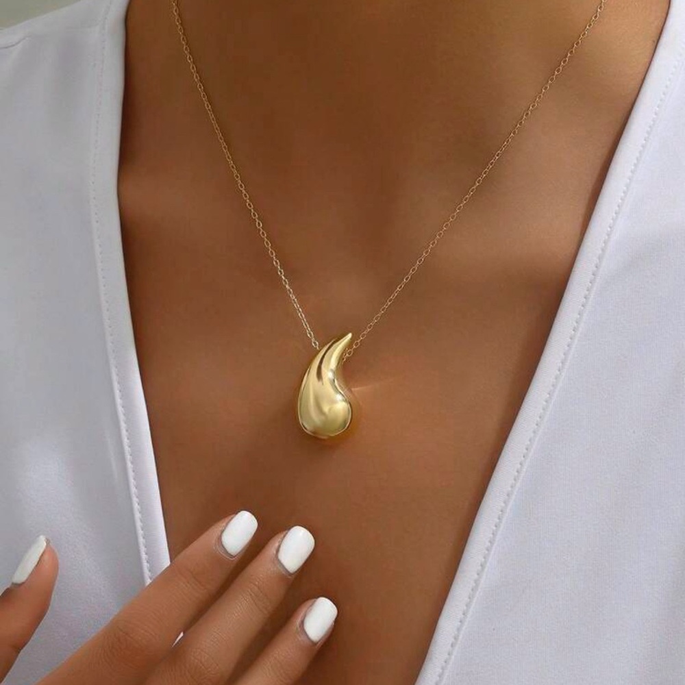 Women Gold Tear Drop Shaped Pendant Necklace - Picture 2 of 5